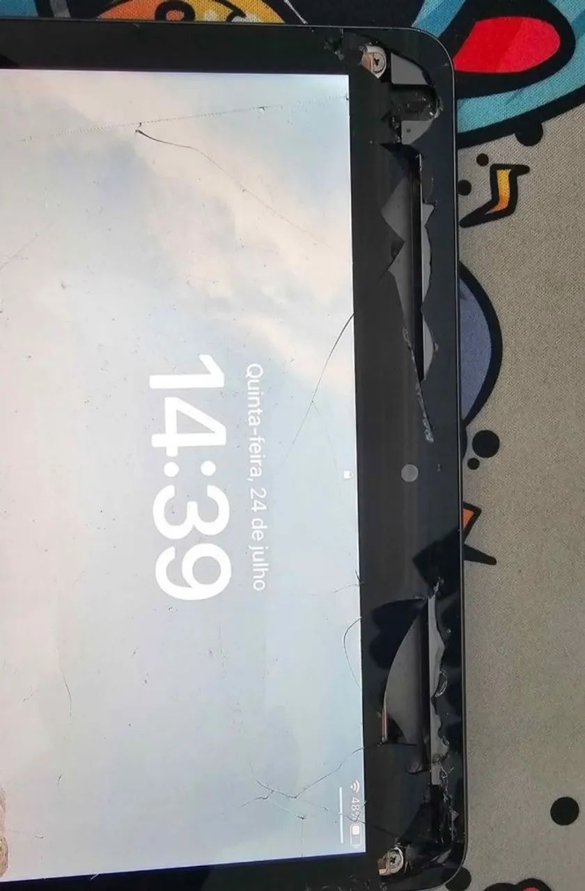 Ipad 8th gen, com tela trincada , mandem proposta de valor - Foto 4