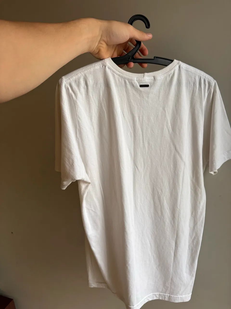 Camiseta Branca Básica le plug  - Foto 2