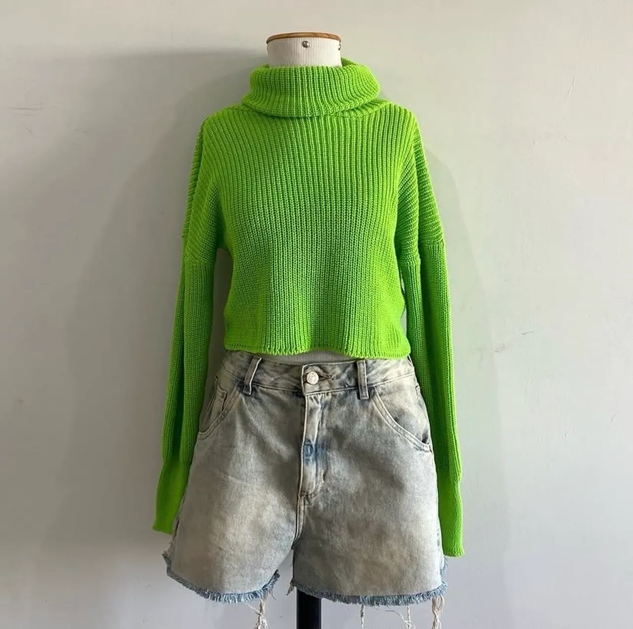 Blusa em tricô gola alta verde