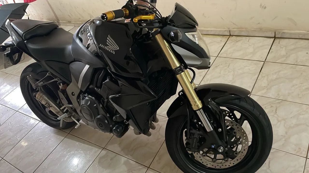 HONDA CB 1000R 18 MIL KM IPVA PAGO AC TROCA  - Foto 7