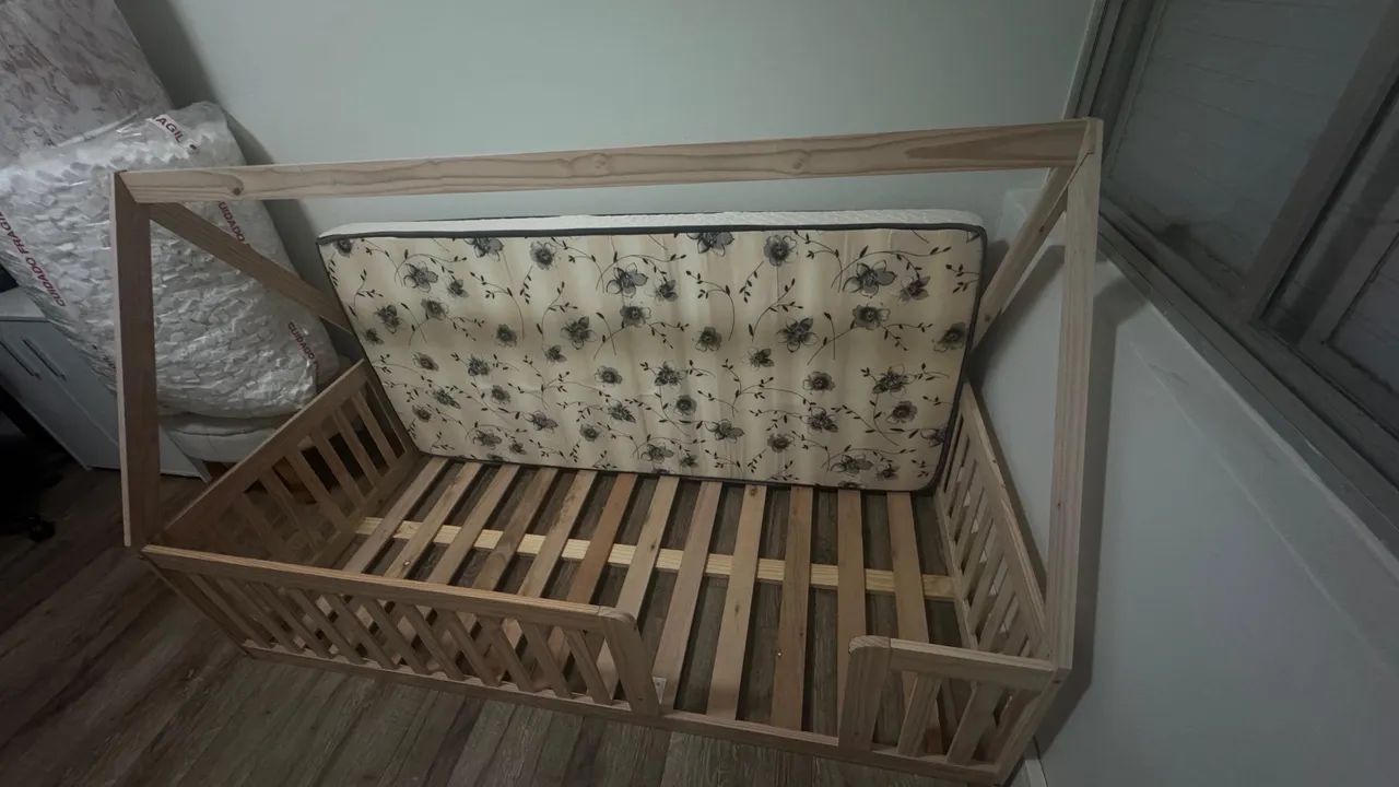 Cama Montessoriana Solteiro com Grade e Telhado - Foto 3