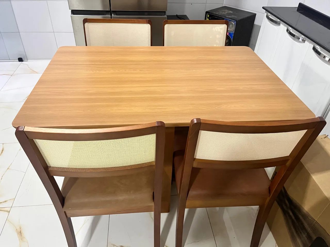 Mesa de jantar cadeiras de madeira  - Foto 2