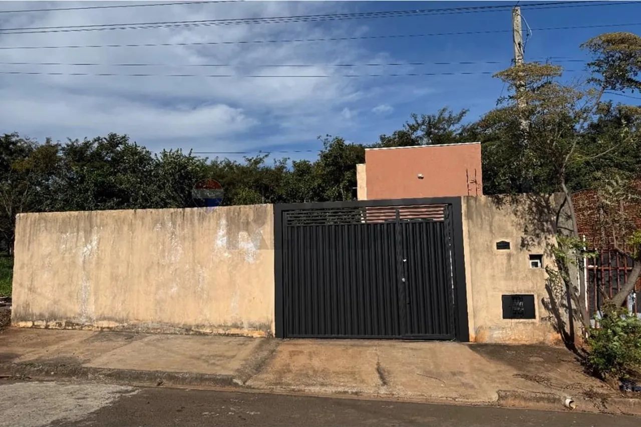 Charmosa Casa de Vila para Alugar em Lins-SP