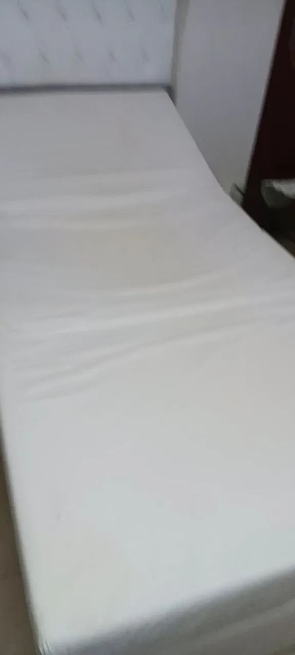 Cama solteiro motorizada com cabeceira 