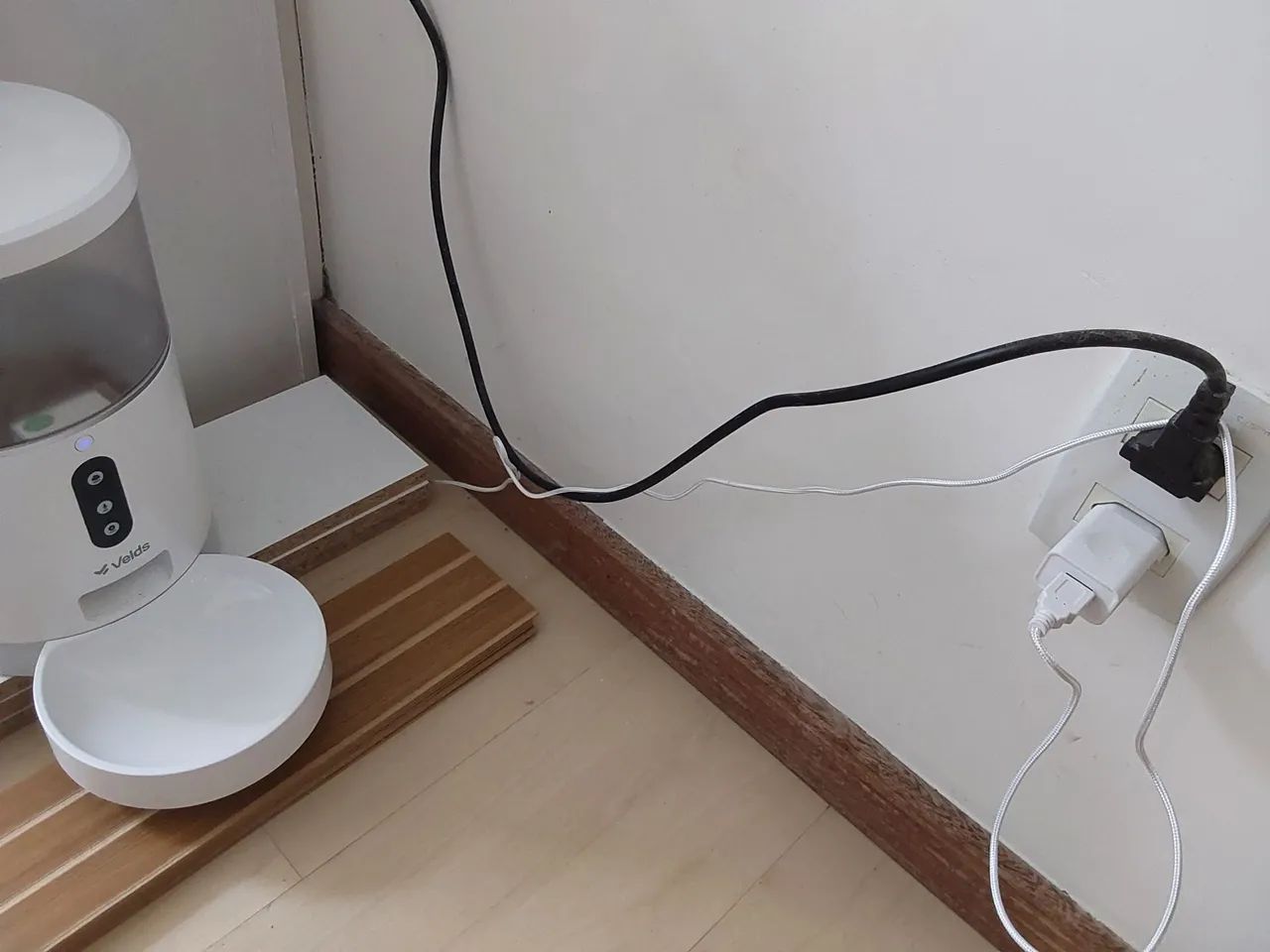 Comedouro automático wi-fi funciona a energia e a bateria. - Foto 2