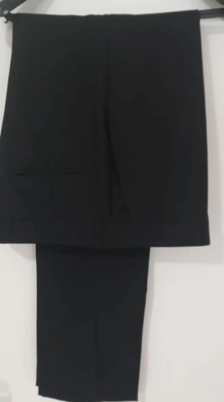 Terno preto slim 52 com calça 46 impecável  - Foto 4