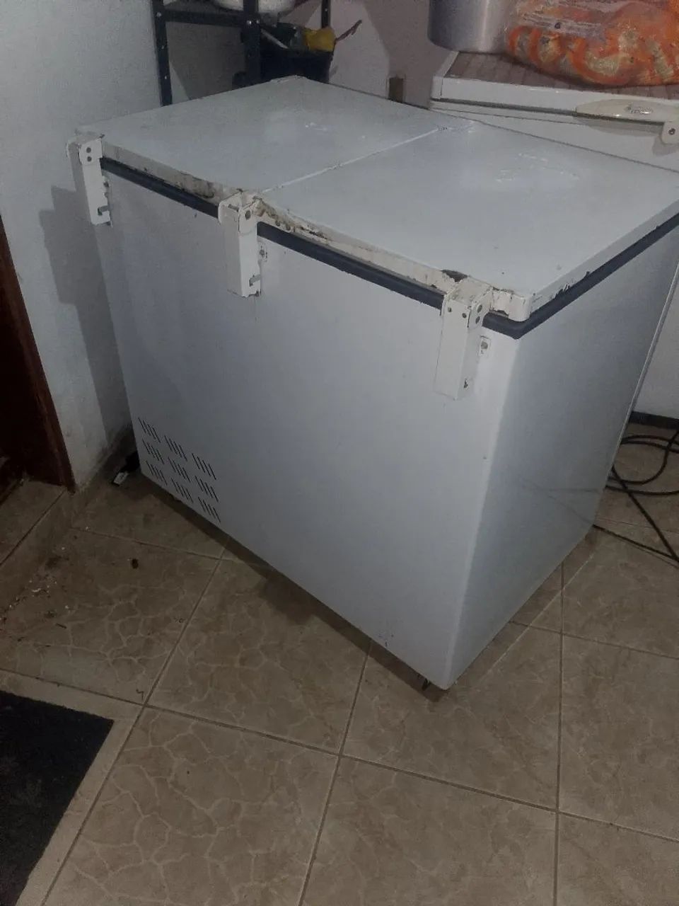 Freezer Esmaltec duas portas  - Foto 4