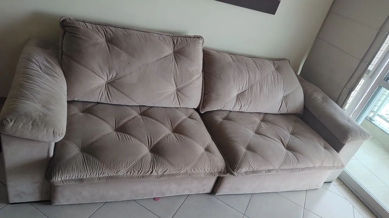 Sofá retrátil bege em tecido Suede (2,80) - Foto 2