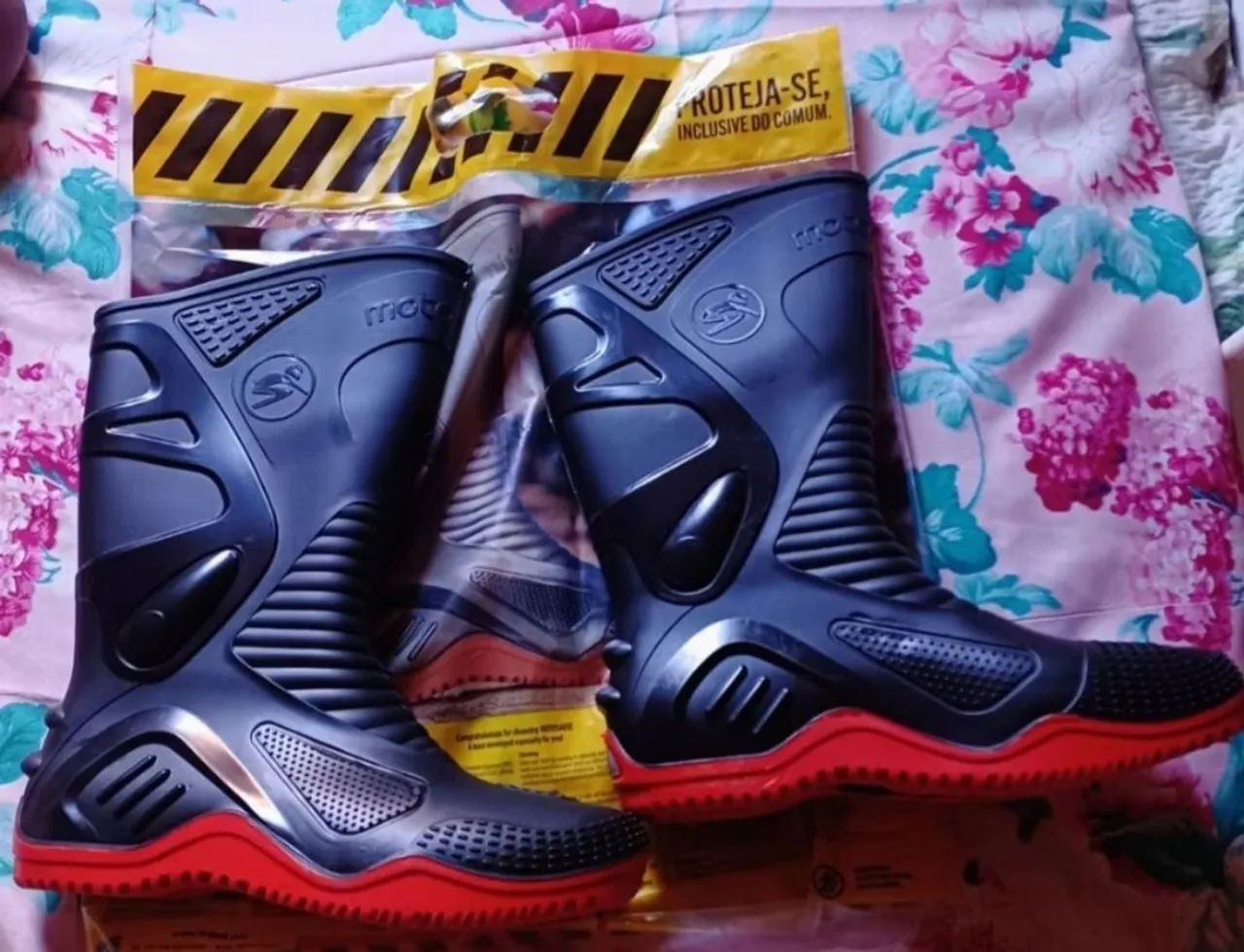 Bota de motoqueiro 