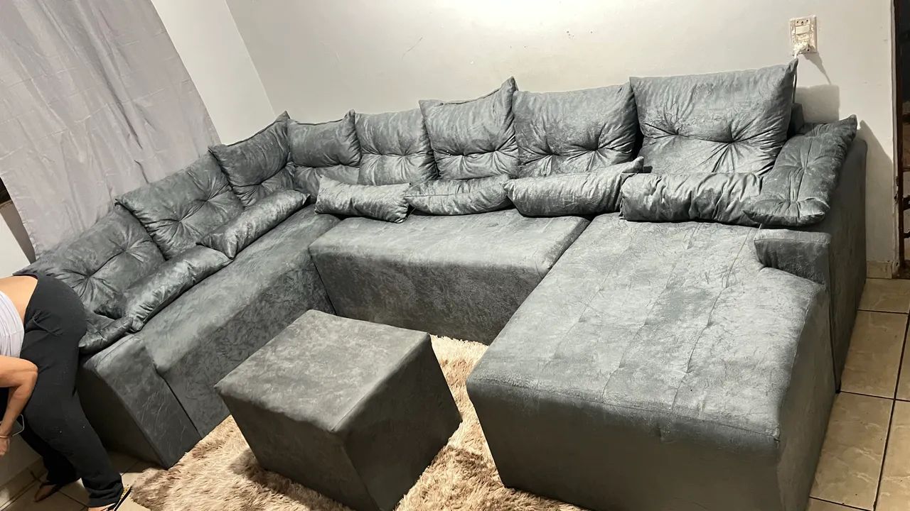 Vendo sofá lindo R$1.500 65581376859777125