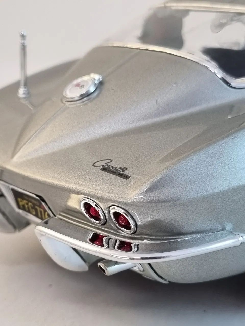1965 Chevrolet Corvette Sting Ray 1:18 Maisto - Hobbies e coleções
