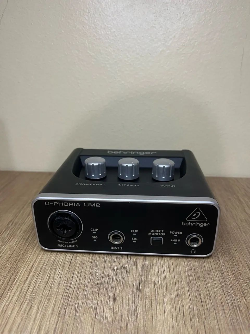 INTERFACE DE ÁUDIO BEHRINGER U-PHORIA UM2