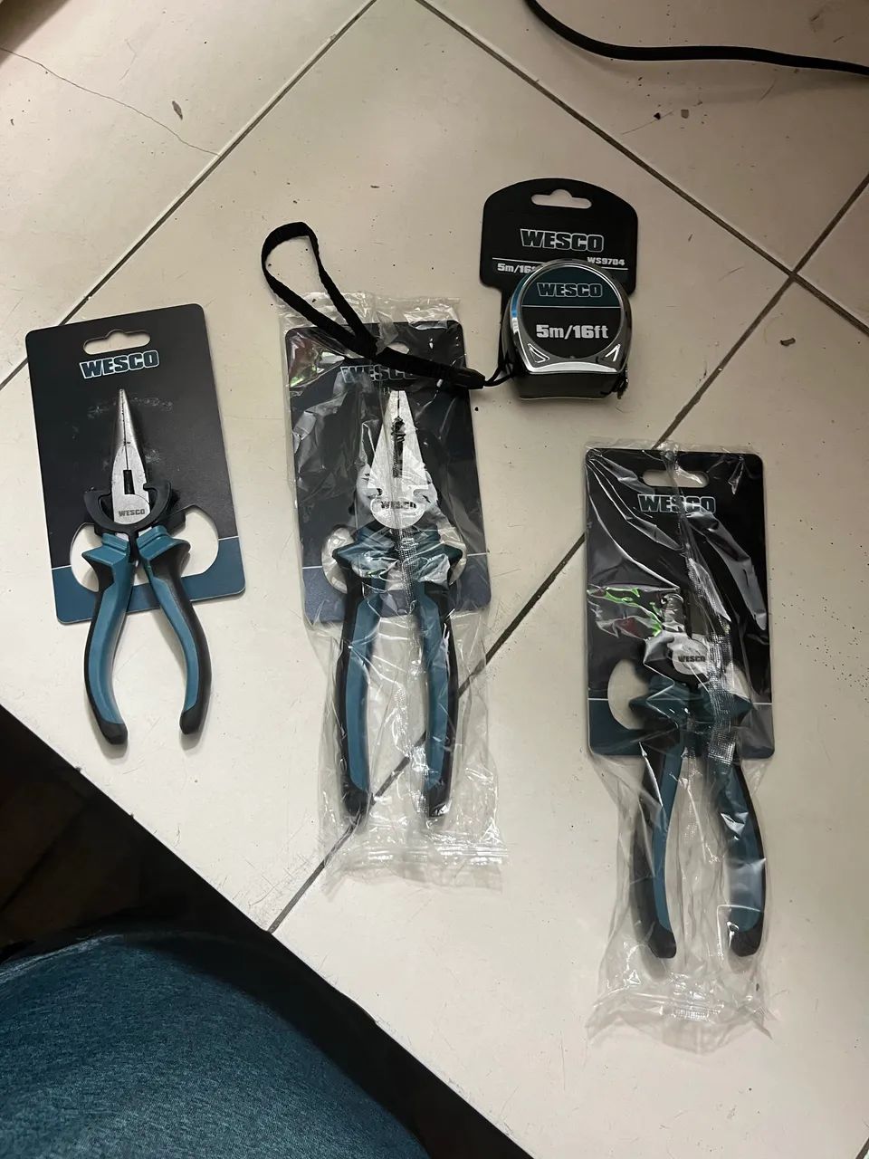 kit com 3 alicates e 1 trena Wesco
