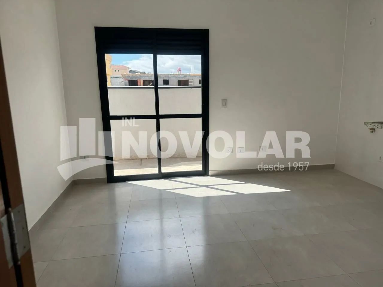 Espaço, Conforto e Localização - Apartamento com Quintal e 2 Dormitórios