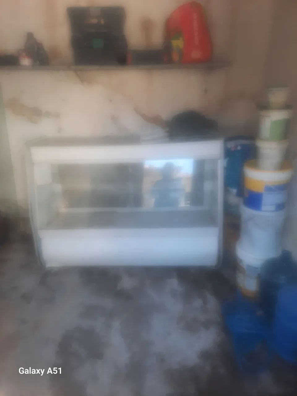 Vendo balcão expositor e duas placas de galeto 