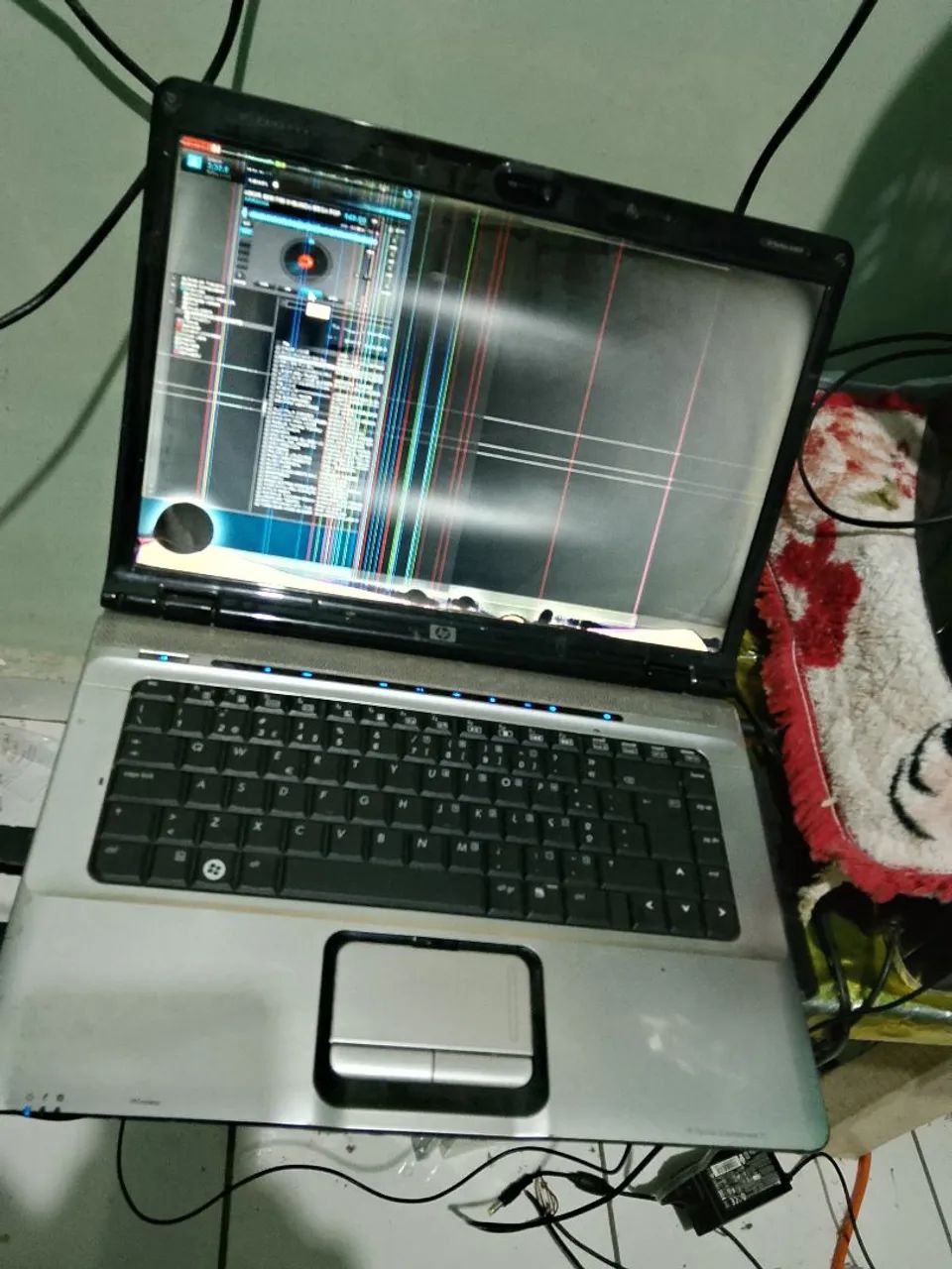Vendo esse notebook bom pra técnico ou mandar ajeitar  - Foto 5