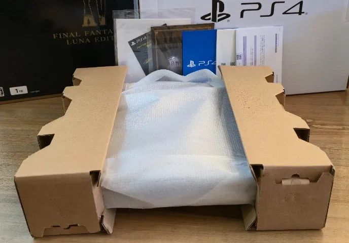PlayStation4 FINAL FANTASY XV LUNA EDI… Sony PlayStation 4 Slim 1TB Final Fantasy XV Luna Edition cor