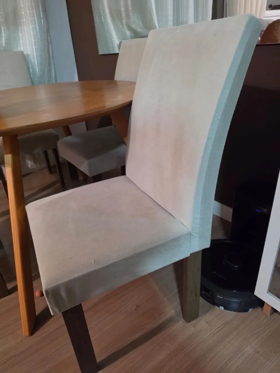 Mesa de jantar com quatro cadeiras - Foto 5
