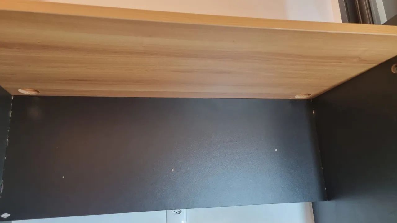 Vendo mesa de madeira para escritório em ótimo estado de conservação! - Foto 3