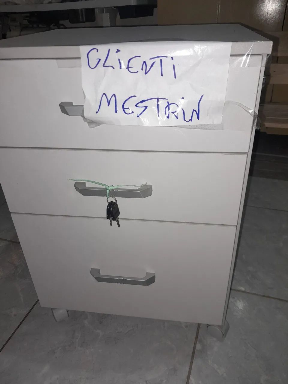 Armarizinho de escritório 