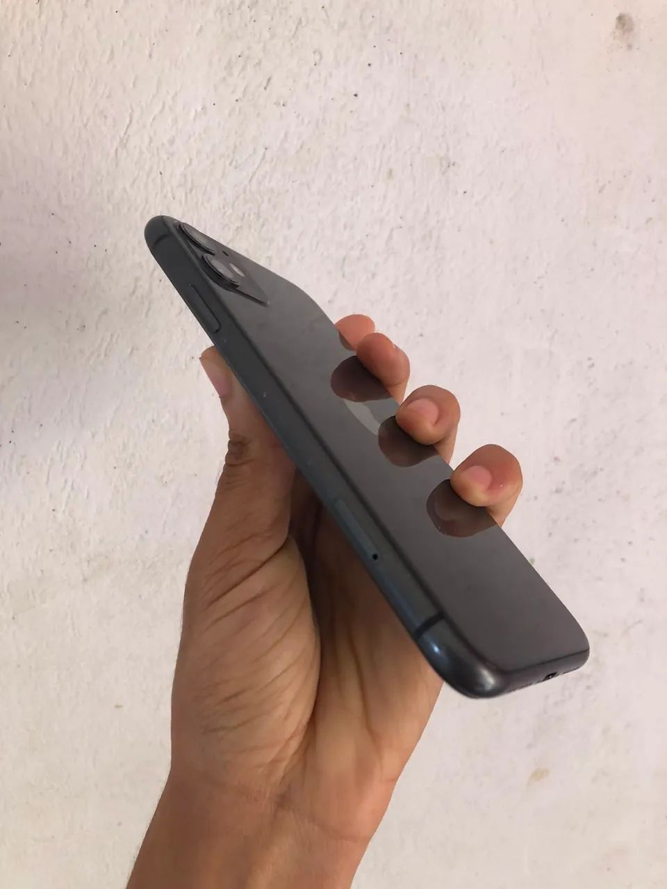 iPhone 11 64gb câmera de trás treme um pouco 
