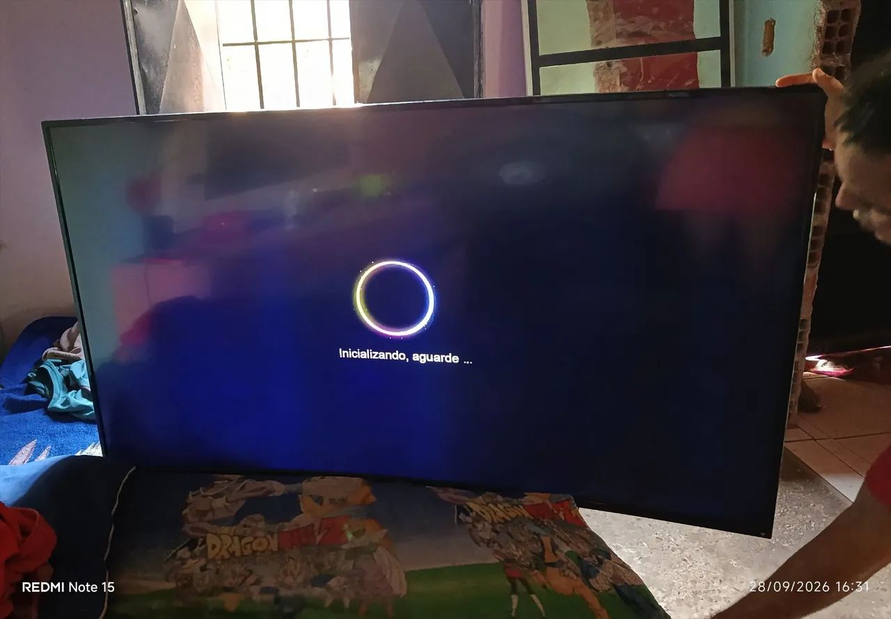 Vendo tv smart 65 polegadas modelo encurvada, possui 4 linhas quase imperceptível  - Foto 3