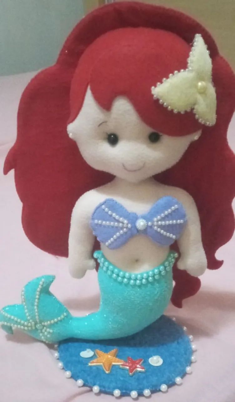 Boneca de feltro pequena sereia