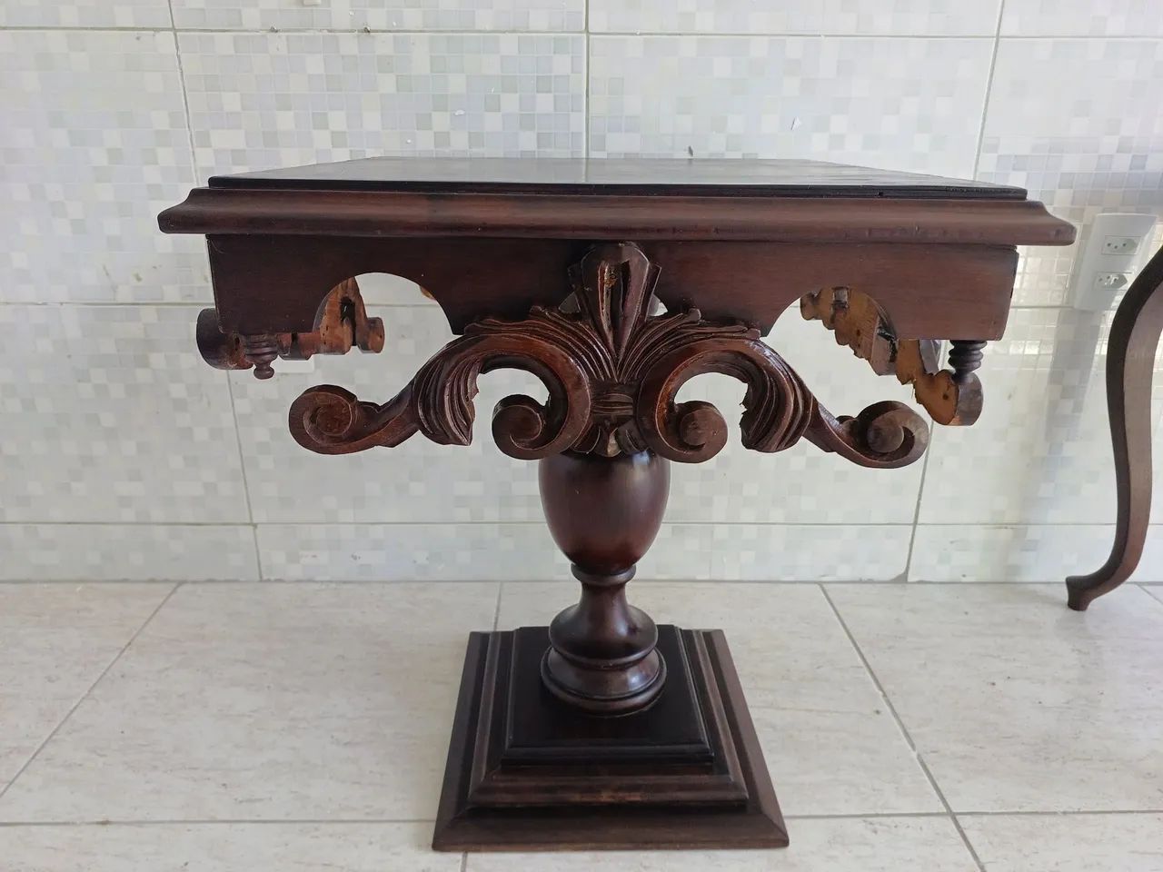 Mesa de canto estilo português 