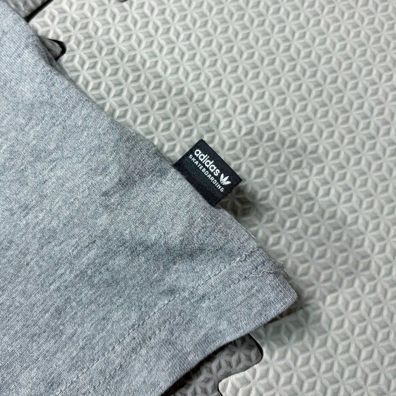 CAMISA ADIDAS SKATEBOARDING SOLID  - Foto 4