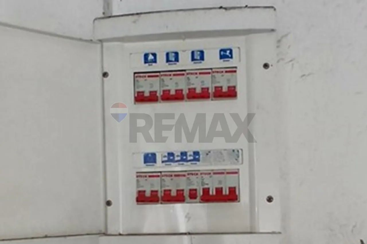 Alugue Ponto Comercial na Rua Mateus Leme! - Foto 4