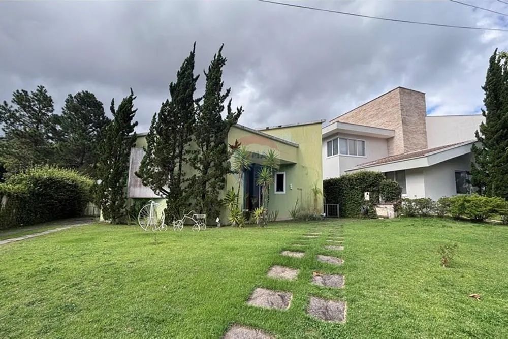 Casa linear, 3 suítes, a oportunidade de viver com tranquilidade no Alphaville em Nova Lim
