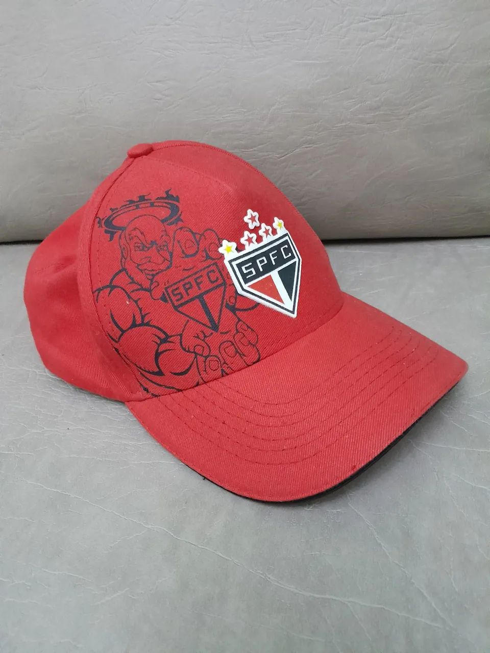 Boné Adidas São Paulo usado.