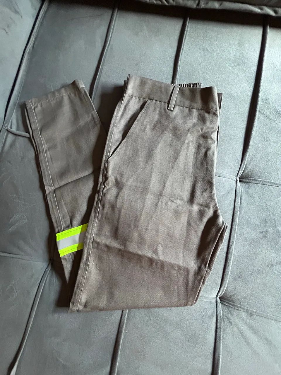 Calça de Uniforme Profissional Nova em Brim 100% Algodão com Faixa Refletiva