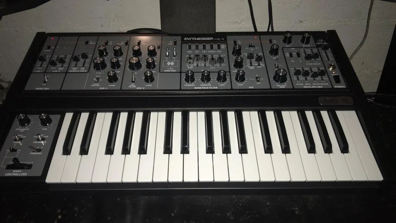 Vendo Teclado Behringer MS-5 - Foto 2