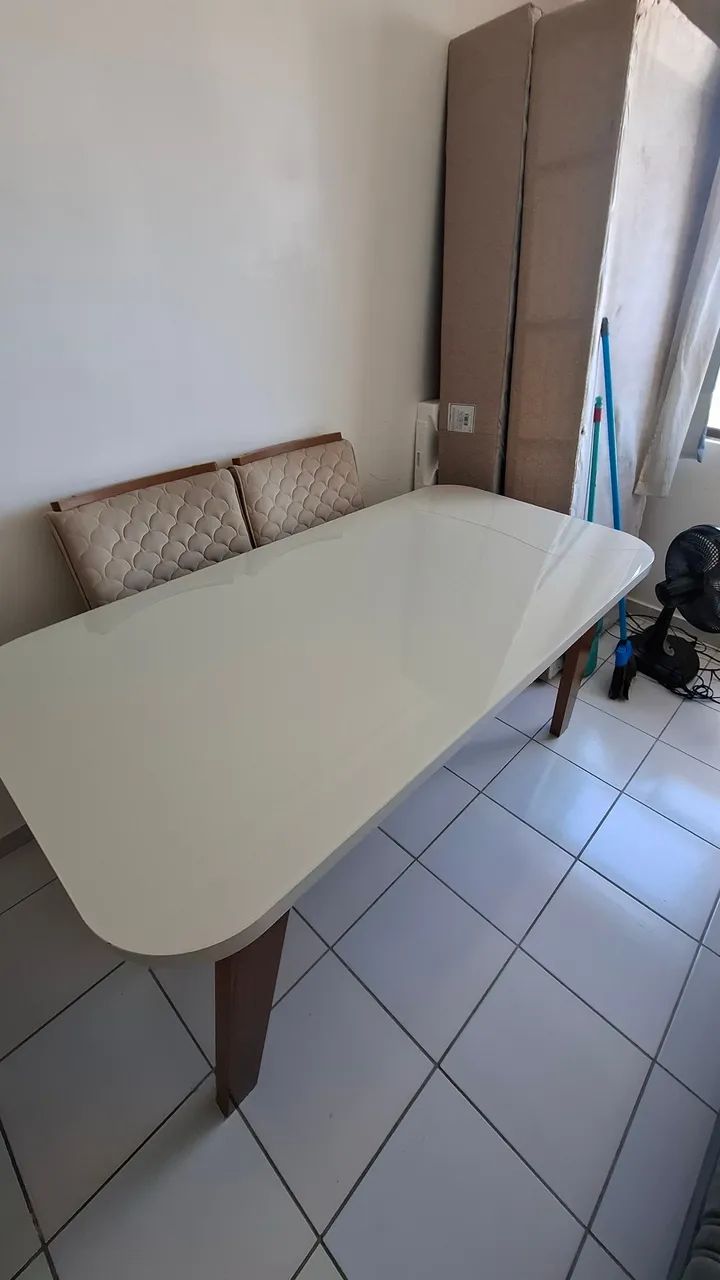 MESA DE JANTAR COM 6 CADEIRAS - MADEIRA / OFF-WHITE
