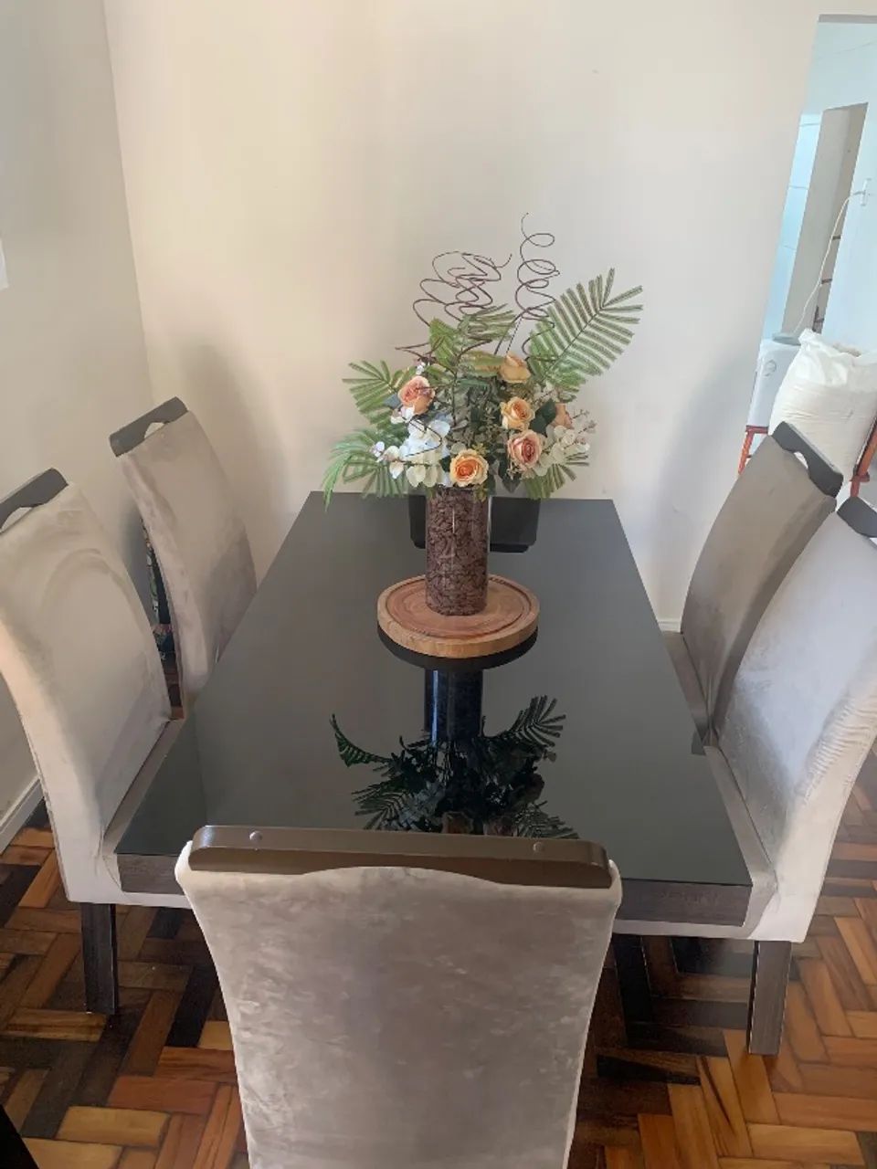 Mesa de jantar tampo vidro 6 cadeiras 