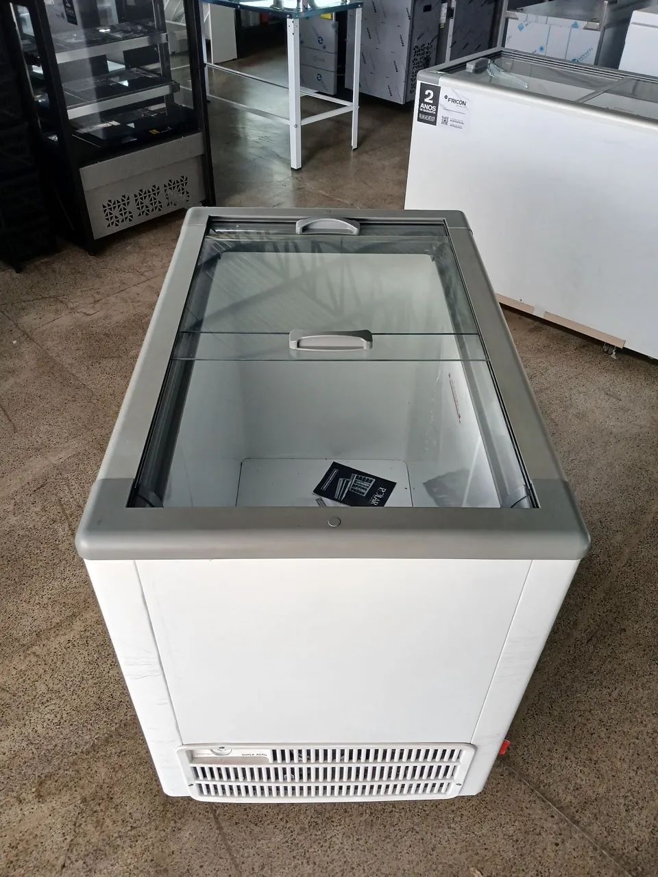 Freezer Horizontal Fricon 311 Litros Porta de Vidro - Foto 3