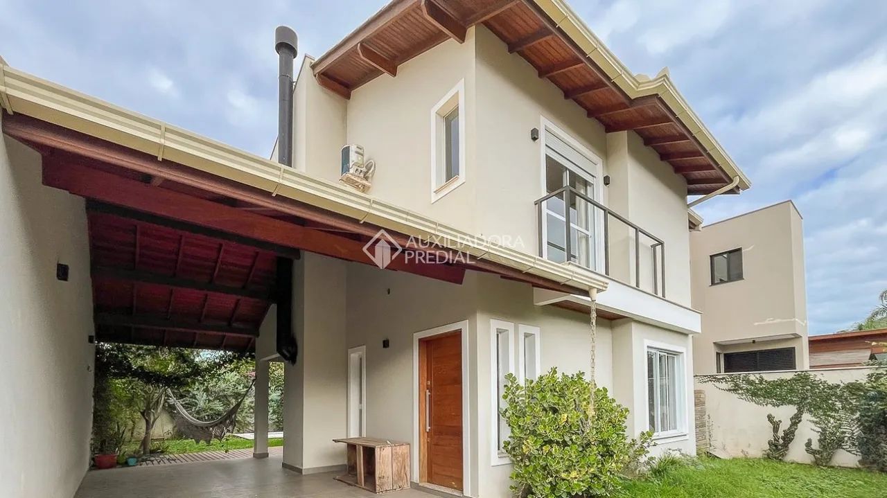 Ponto nobre, fácil acesso e cercada de comércio e serviços. Casa pronta para criar memória - Foto 2
