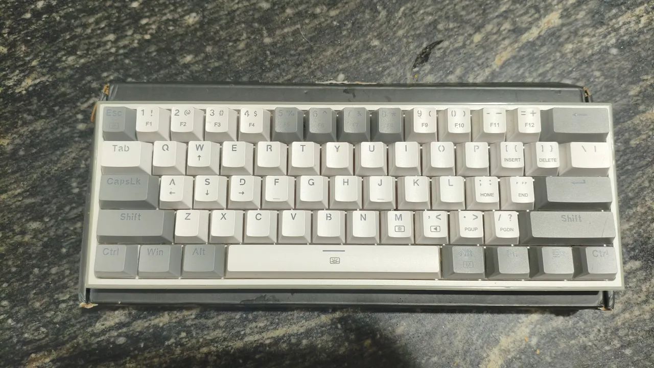 Teclado mecânico Redragon Fizz 60% - Foto 2
