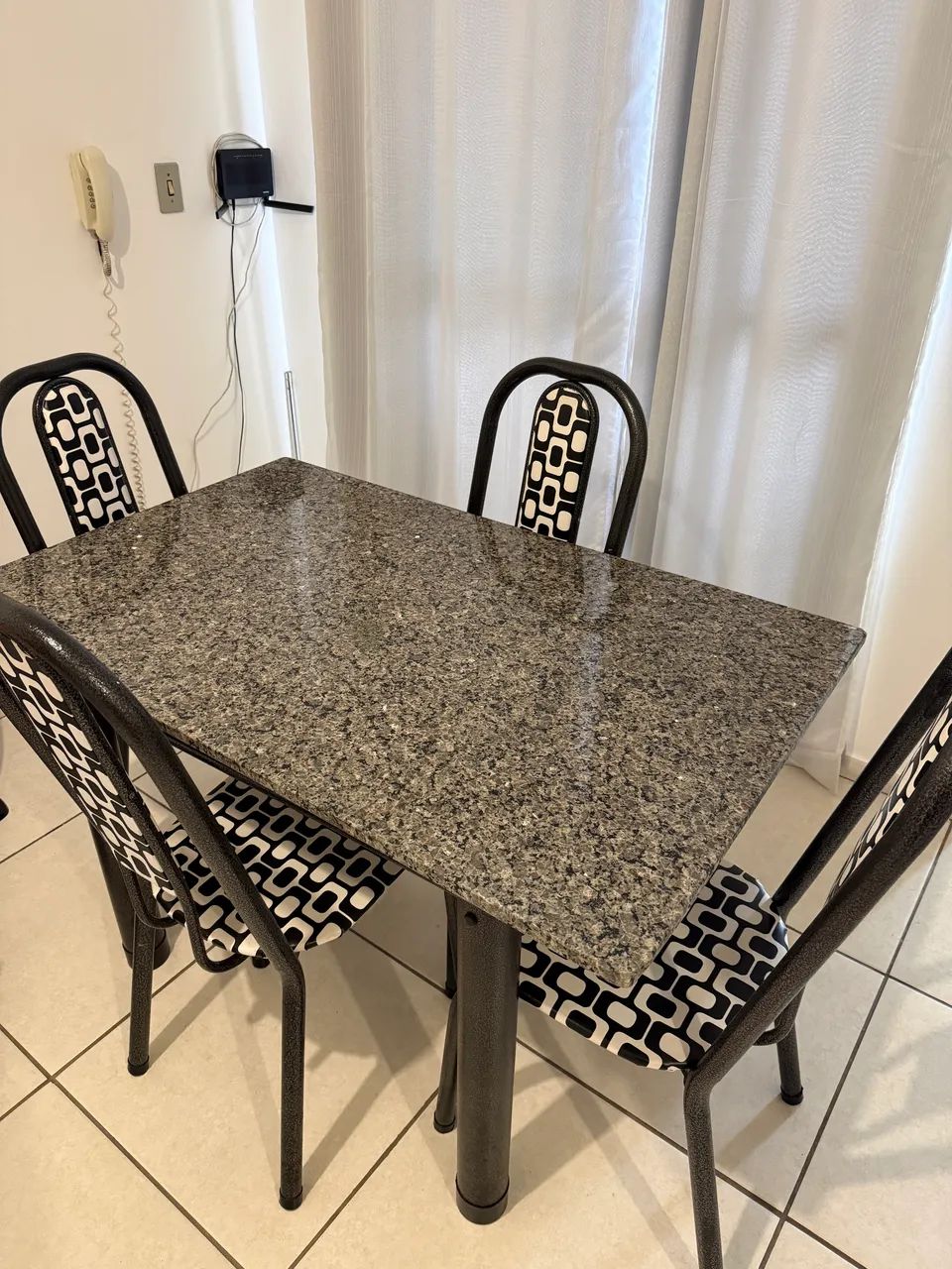 Mesa com 4 cadeiras  - Foto 4
