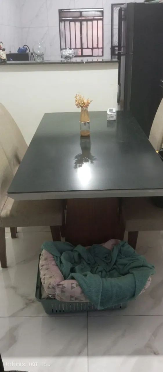 Mesa com cadeiras tampo de vidro 