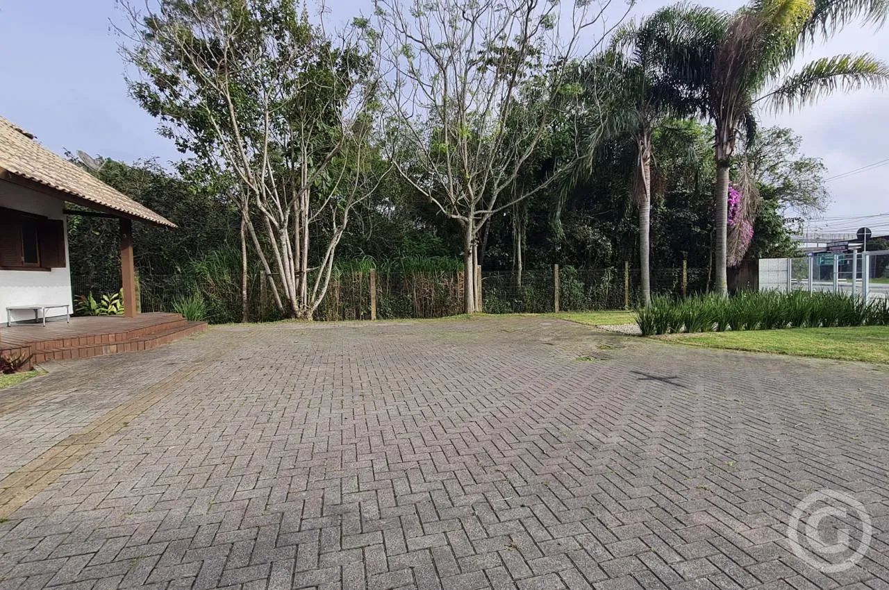 Excelente casa comercial com amplo estacionamento - Foto 5