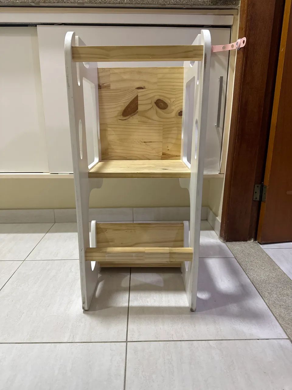 Torre de aprendizagem e mesa de refeições 