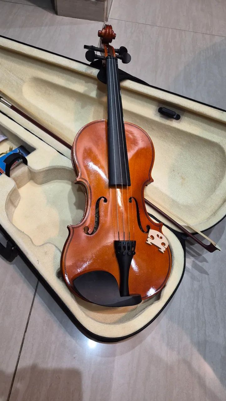Violino Clássico 4/4 com corpo em madeira - Foto 3