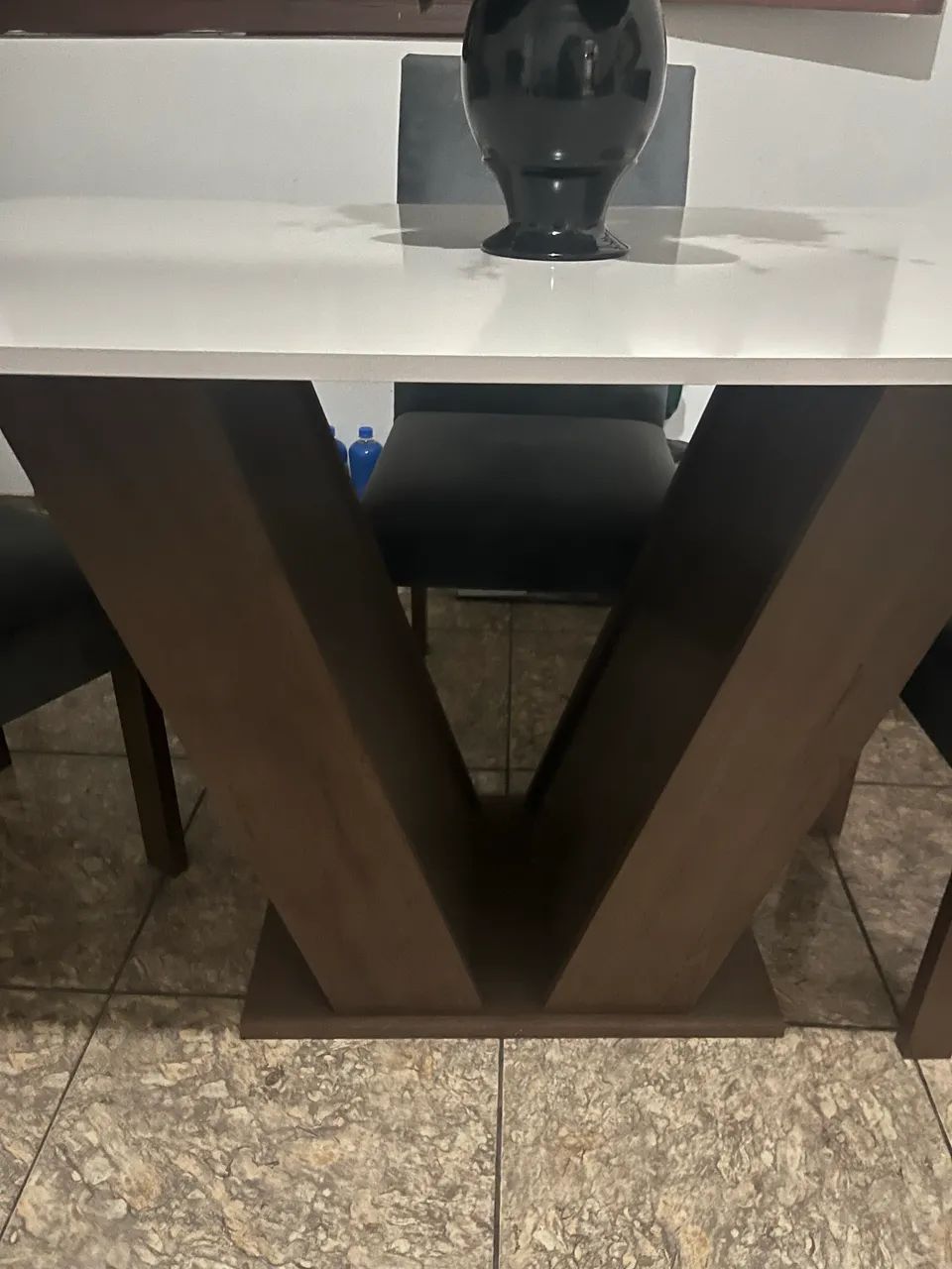 Vendo jogo de mesa com 4 cadeiras - Foto 3