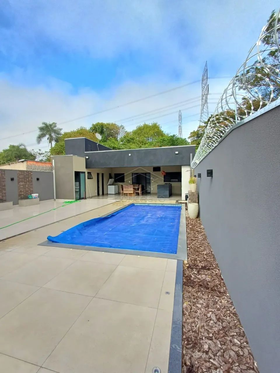 LINDA CASA MODERNA E MOBILIADA EM BOA LOCALIZAÇÃO EM BAURU/SP