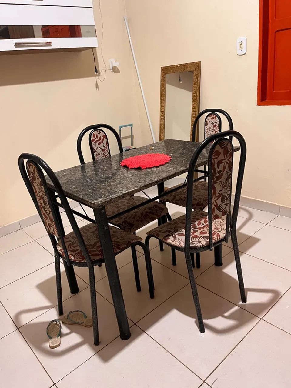 Mesa de jantar em Mármore com 4 cadeiras  - Foto 3