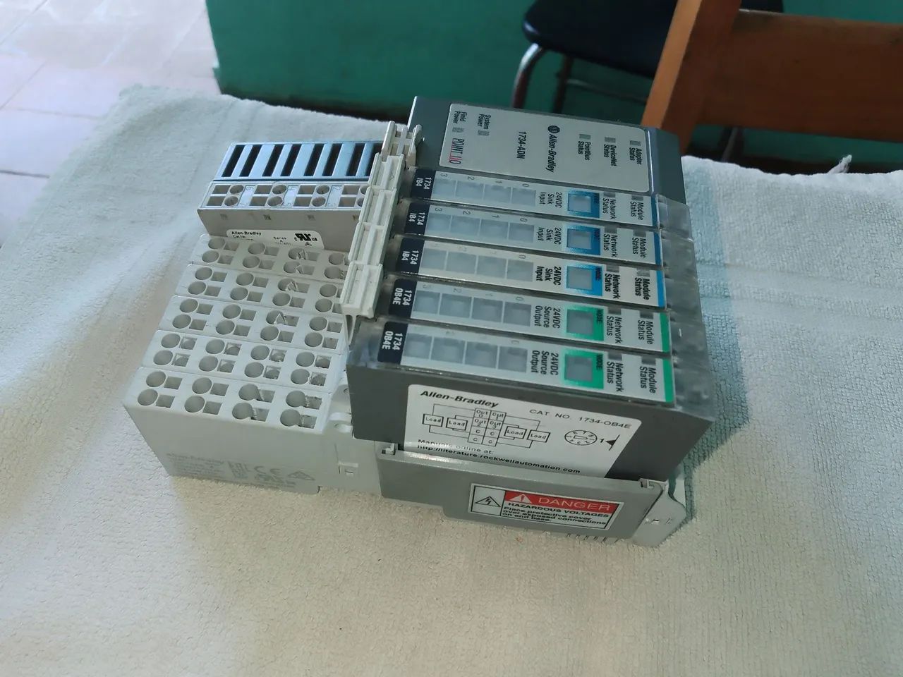 Rockwell PointIO 1734-DN com entradas e saidas - Foto 2