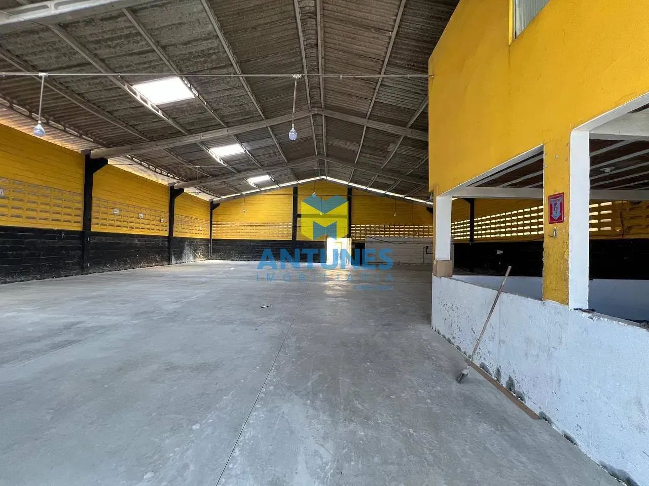 Alugue em Prazeres, Galpão com 520m² + doca e pátio de 650m². 100m da Br-101 - Foto 10