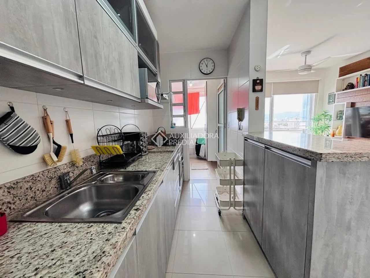 Apartamento mobiliado 2 quartos com suíte andar alto e vista mar Capoeiras - Foto 4